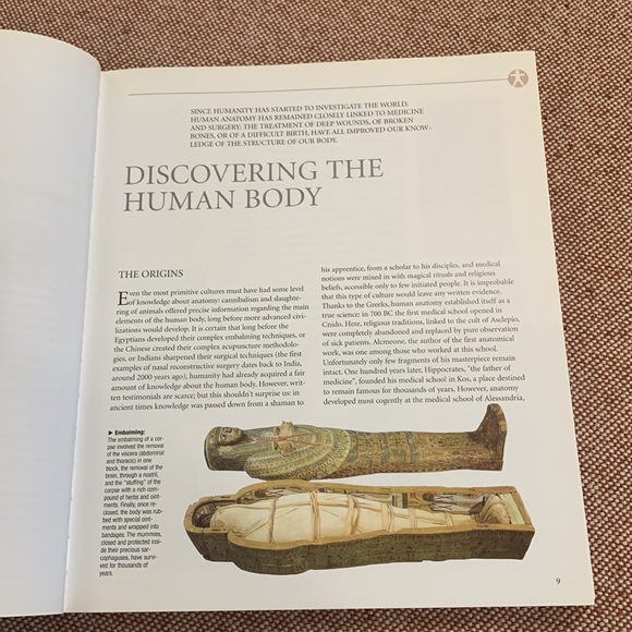 Anatomy Book - Picture 7 of 13